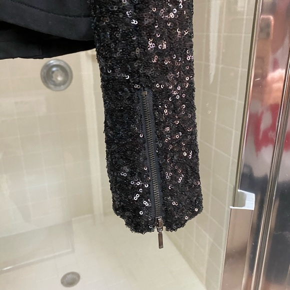 NWOT 2b Bebe sequin jacket - Picture 4 of 5